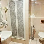 Alkotmany Vendeghaz 3* Sarvar