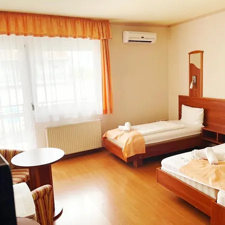 Alkotmany Vendeghaz Guest house *