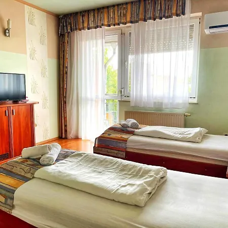 Alkotmany Vendeghaz Guest house