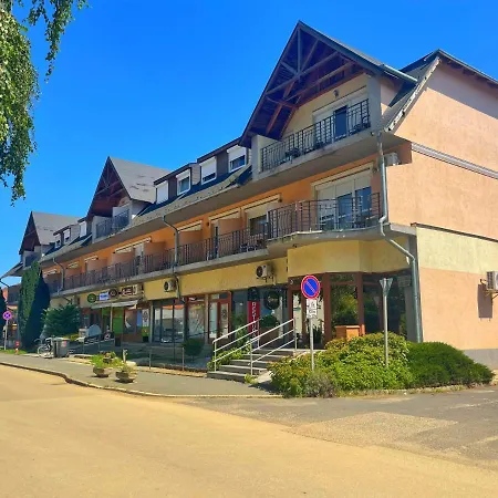 Alkotmany Vendeghaz 3*