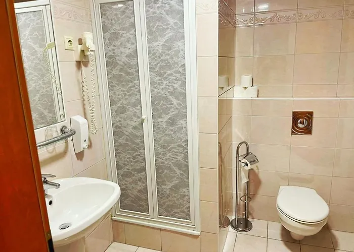 Alkotmany Vendeghaz 3* Шарвар